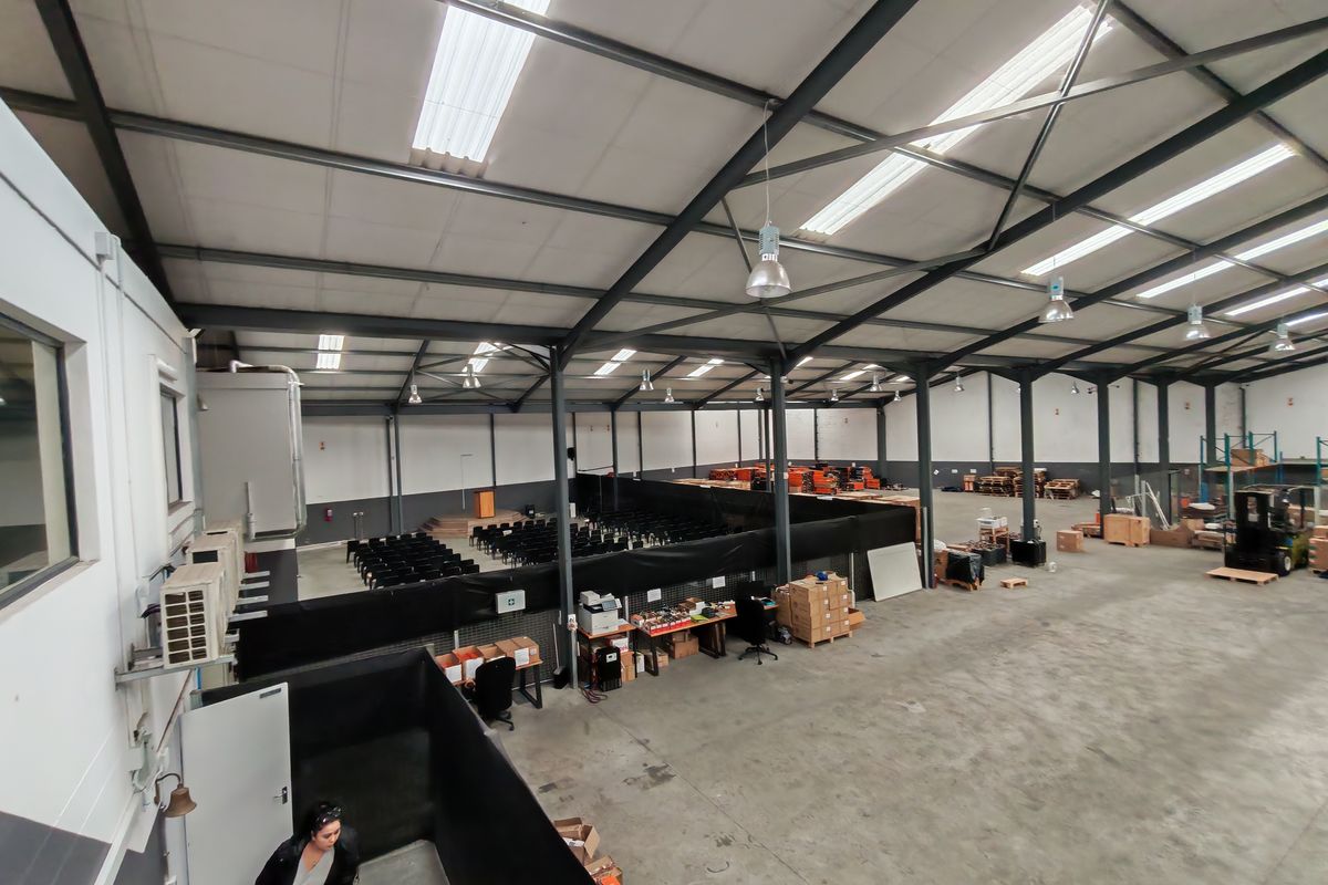 1955m2 Warehouse with Yard Space TO LET in Saxenburg Park. - Photo 4
