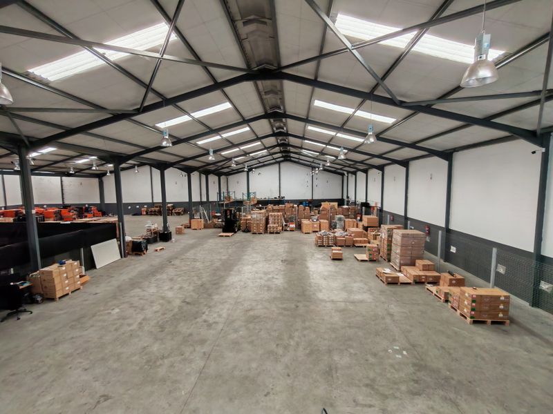 1955m2 Warehouse with Yard Space TO LET in Saxenburg Park. - Photo 3