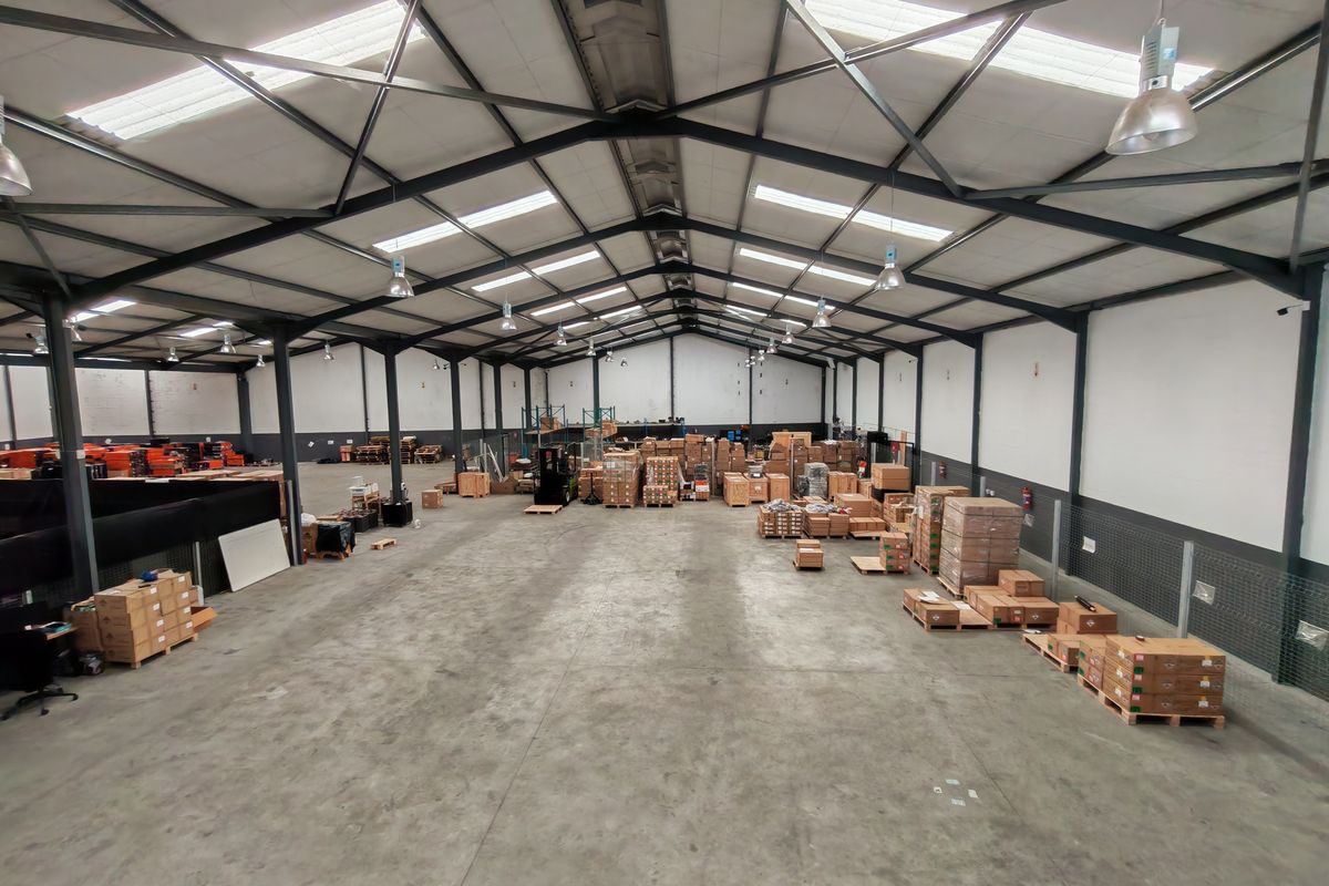 1955m2 Warehouse with Yard Space TO LET in Saxenburg Park. - Photo 3