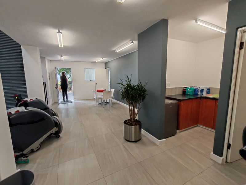 345m2 Industrial Warehouse To Let in Asla Park, Strand - Photo 2