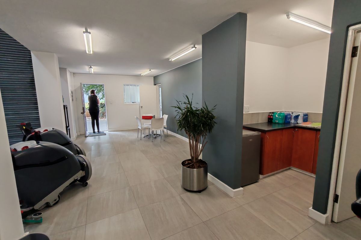 345m2 Industrial Warehouse To Let in Asla Park, Strand - Photo 2