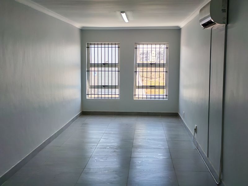 215m2 Warehouse TO LET in Saxenburg Park with a 320m2 Yard - Photo 8