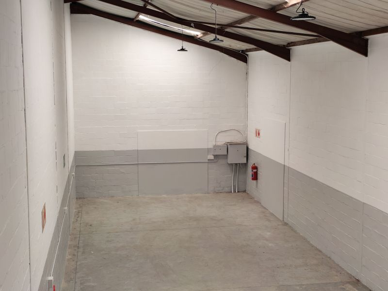 215m2 Warehouse TO LET in Saxenburg Park with a 320m2 Yard - Photo 7