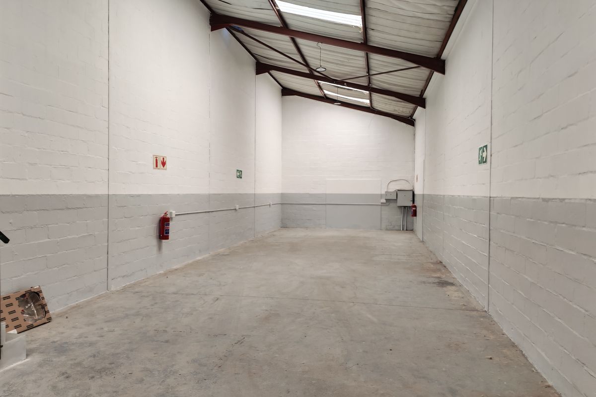 215m2 Warehouse TO LET in Saxenburg Park with a 320m2 Yard - Photo 3