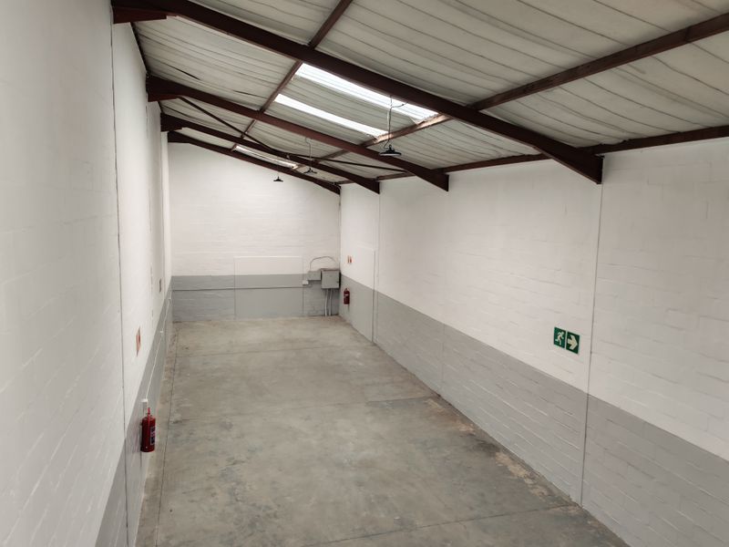 215m2 Warehouse TO LET in Saxenburg Park with a 320m2 Yard - Photo 4