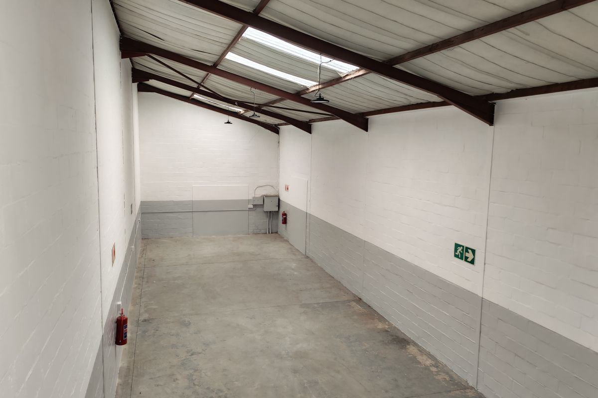 215m2 Warehouse TO LET in Saxenburg Park with a 320m2 Yard - Photo 4
