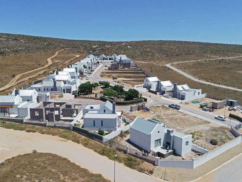 Stylish, Spacious, and Light: Single-Level Living in Welgedaan Estate - Photo 3