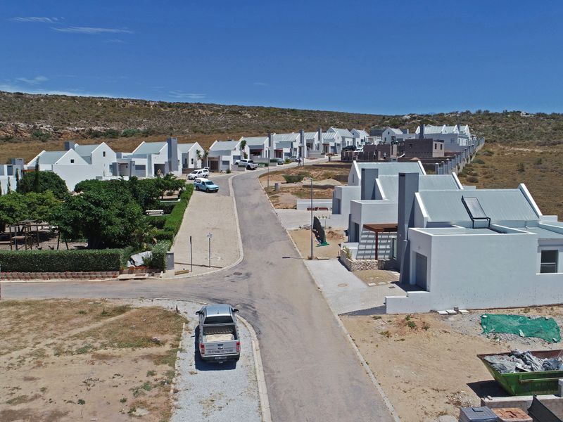 Stylish, Spacious, and Light: Single-Level Living in Welgedaan Estate - Photo 4