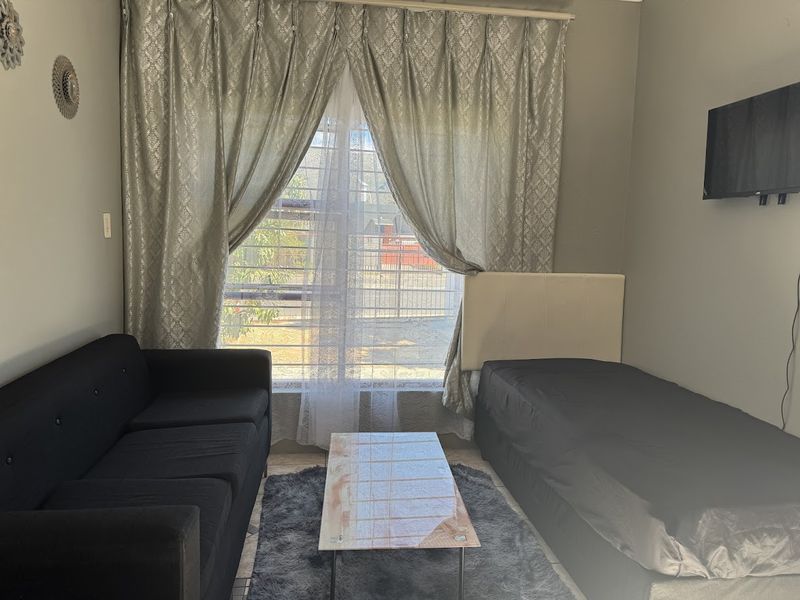 Bachelor, Furnished Garden Flat to Rent in Gordon's Bay - Photo 3