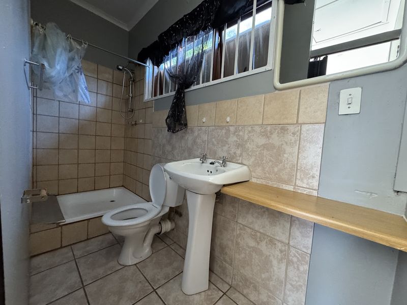 Bachelor, Furnished Garden Flat to Rent in Gordon's Bay - Photo 4