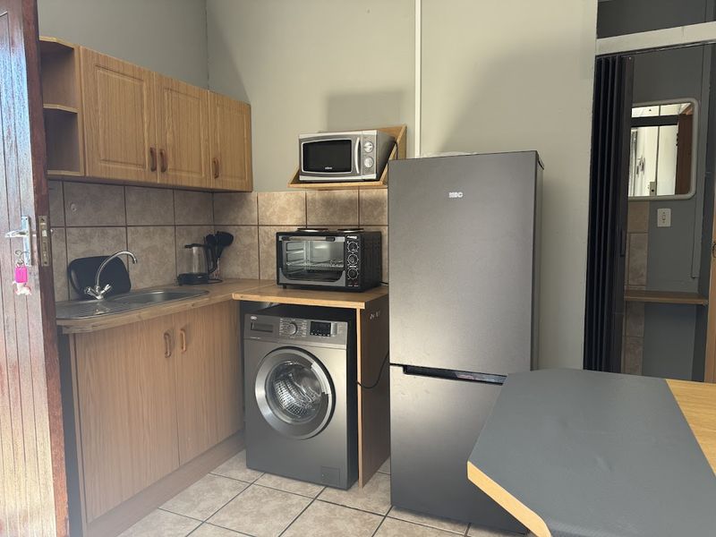 Bachelor, Furnished Garden Flat to Rent in Gordon's Bay - Photo 2