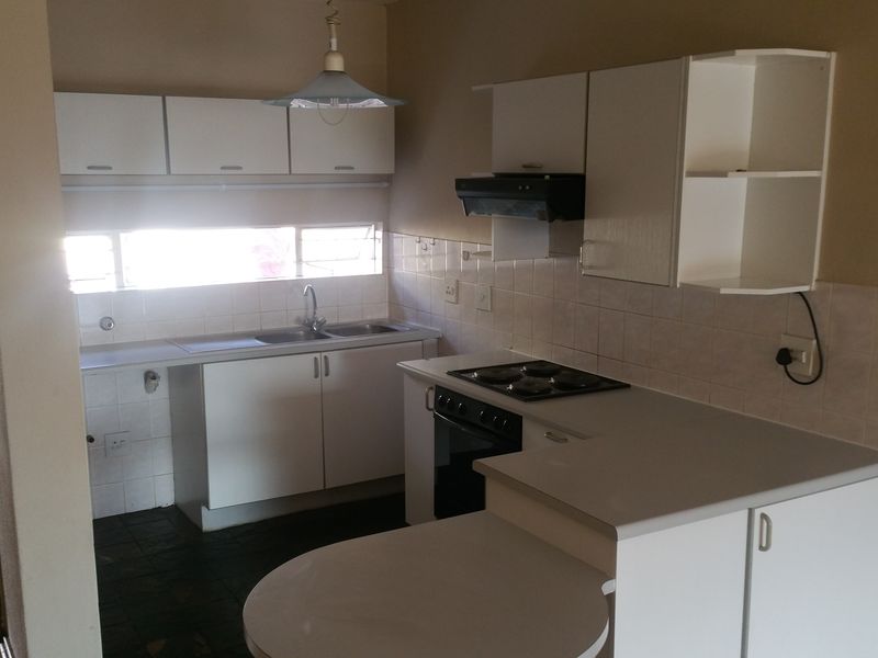 Ground Floor 2 Bedroom Apartment - Photo 10
