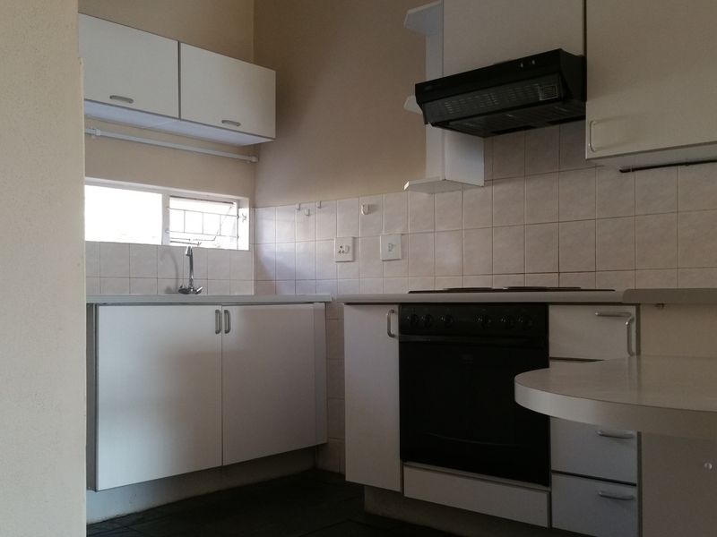 Ground Floor 2 Bedroom Apartment - Photo 9