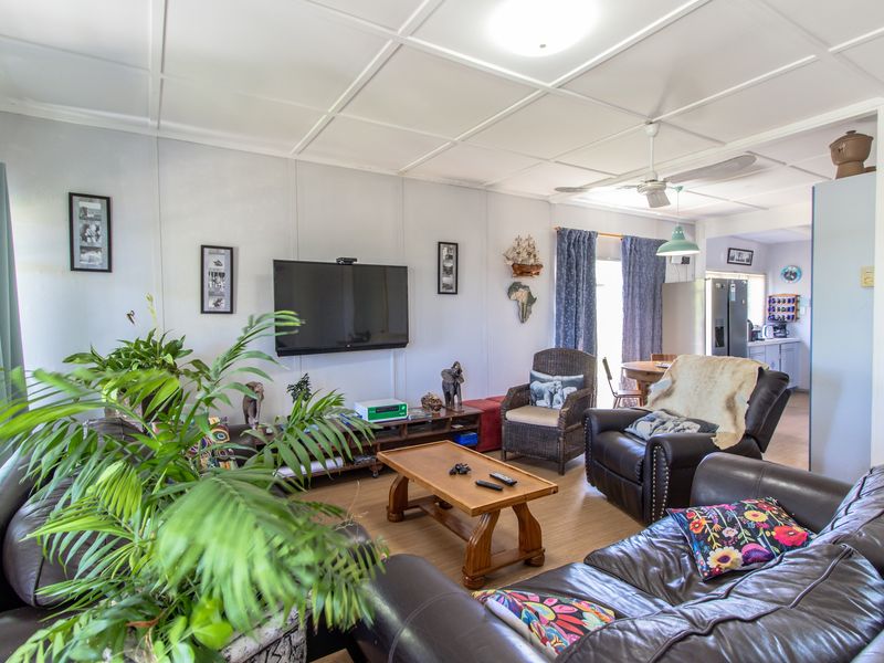 Charming 3-Bedroom Family Home in Hopefield – A Perfect Blend of Comfort & Tranquility - Photo 5