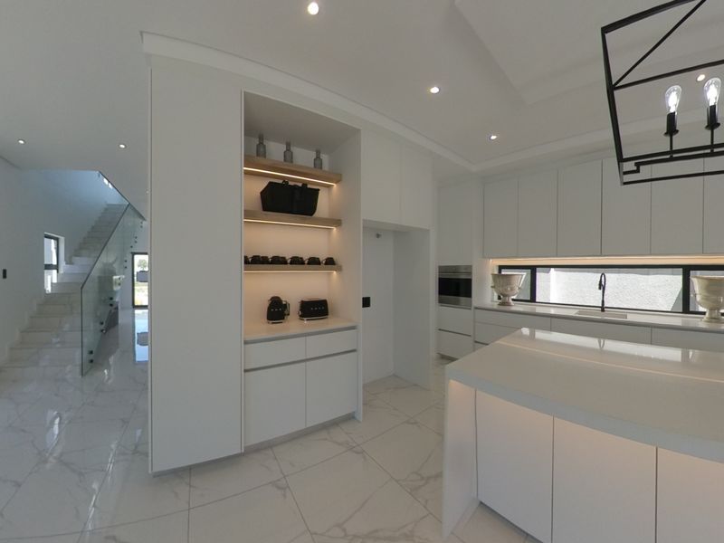 Modern 3-Bedroom Home for Sale in Sandown, Cape Town – Prime Location! - Photo 3