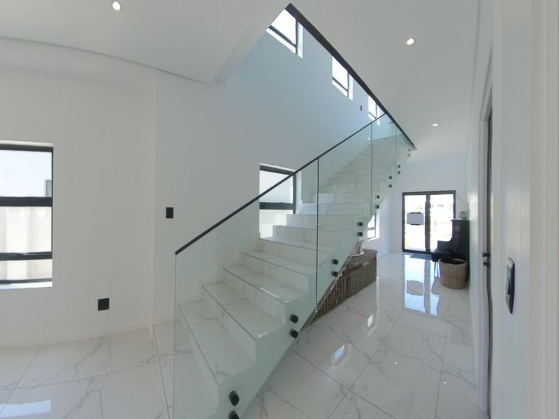 Modern 3-Bedroom Home for Sale in Sandown, Cape Town – Prime Location! - Photo 7