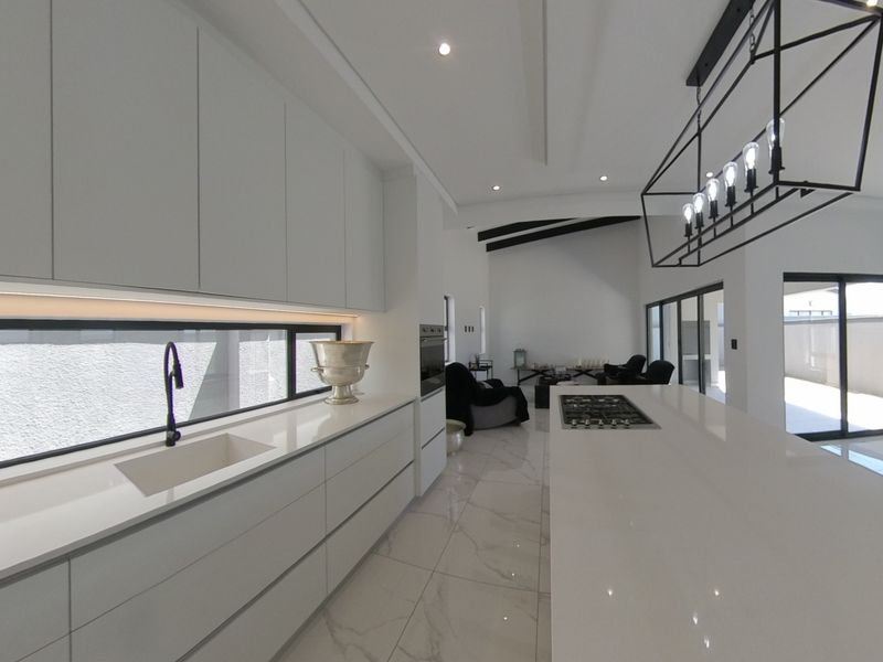 Modern 3-Bedroom Home for Sale in Sandown, Cape Town – Prime Location! - Photo 4