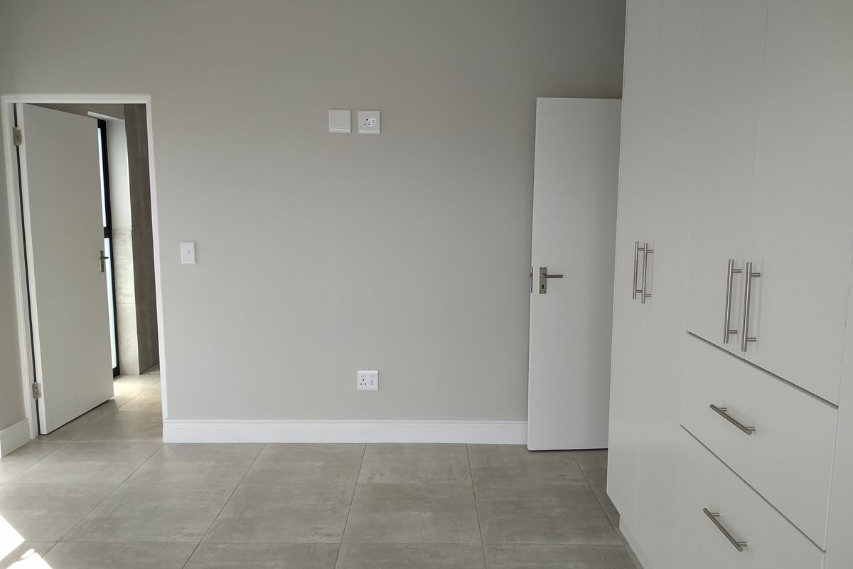 Modern 3-Bedroom Home for Sale in Sandown, Cape Town – Prime Location! - Photo 2