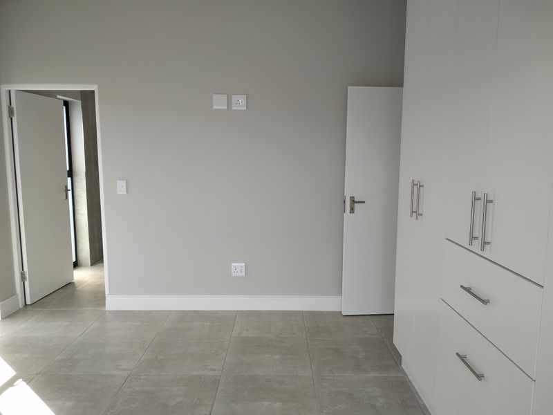 Modern 3-Bedroom Home for Sale in Sandown, Cape Town – Prime Location! - Photo 2