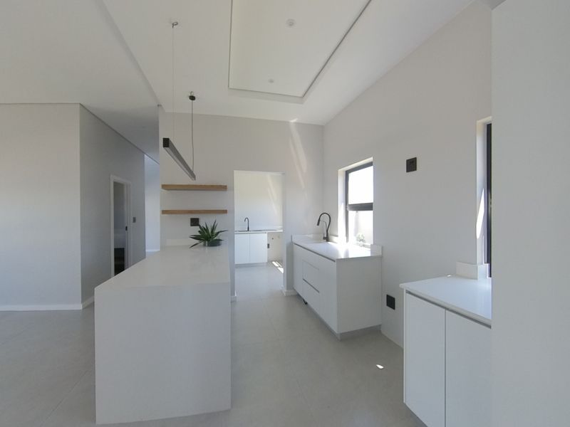 Modern 3-Bedroom Home for Sale in Sandown, Cape Town – Prime Location! - Photo 3