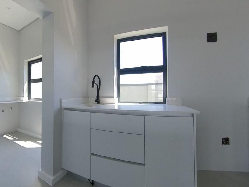 Modern 3-Bedroom Home for Sale in Sandown, Cape Town – Prime Location! - Photo 6
