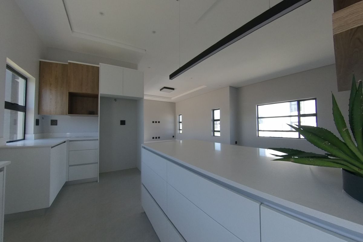 Modern 3-Bedroom Home for Sale in Sandown, Cape Town – Prime Location! - Photo 4