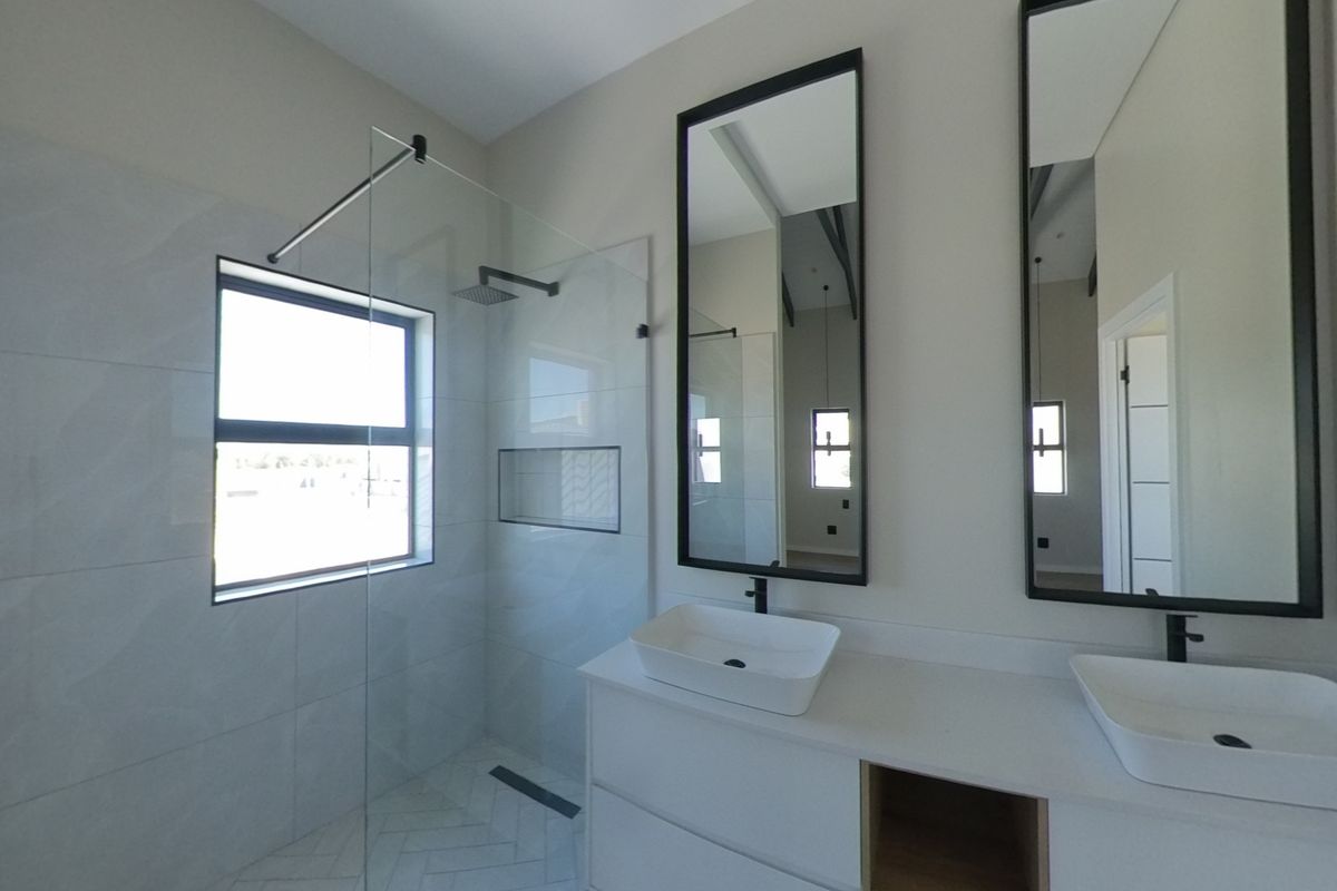 Modern 3-Bedroom Home for Sale in Sandown, Cape Town – Prime Location! - Photo 5