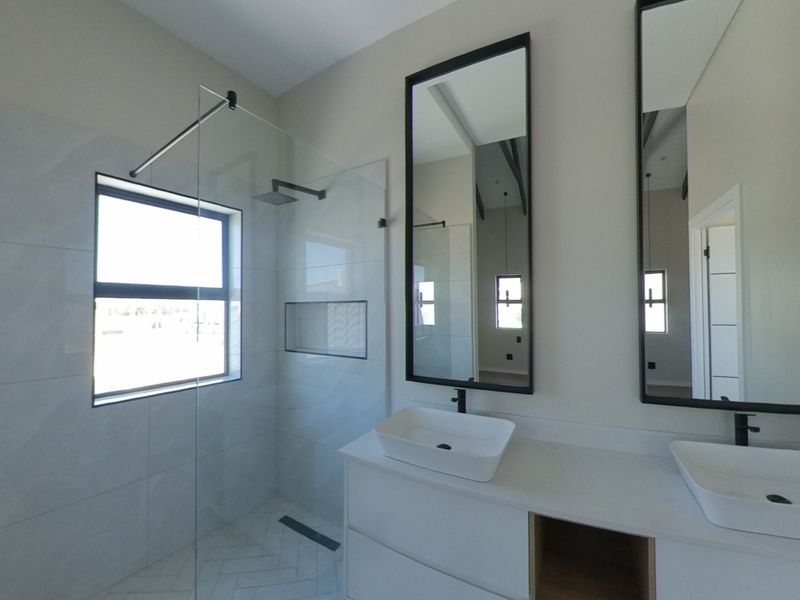 Modern 3-Bedroom Home for Sale in Sandown, Cape Town – Prime Location! - Photo 5