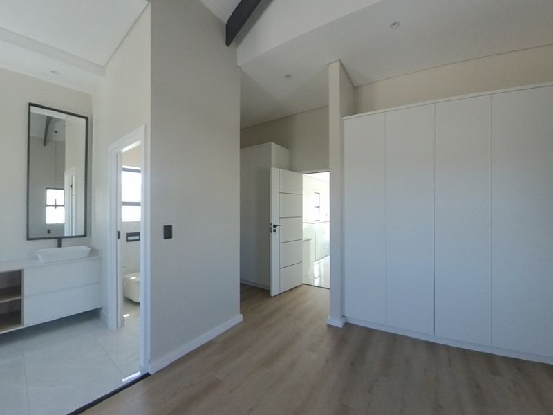Modern 3-Bedroom Home for Sale in Sandown, Cape Town – Prime Location! - Photo 9