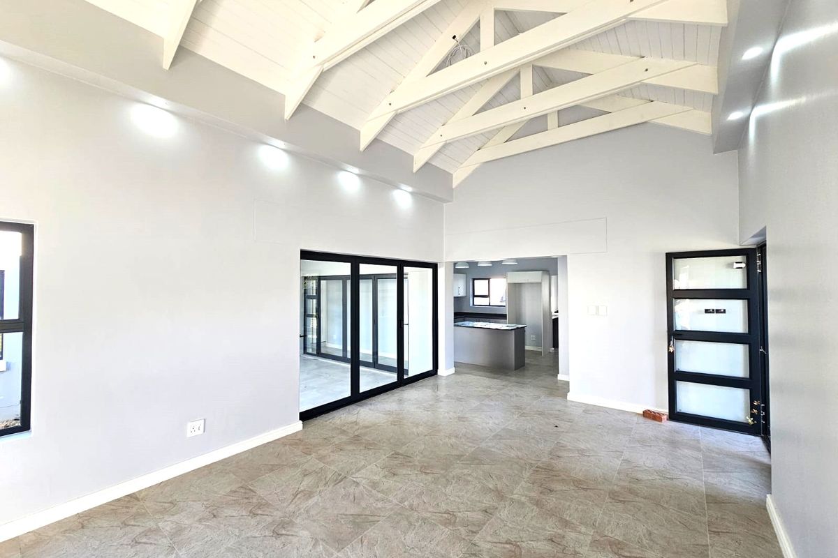 Last THREE properties at this price! - Photo 3