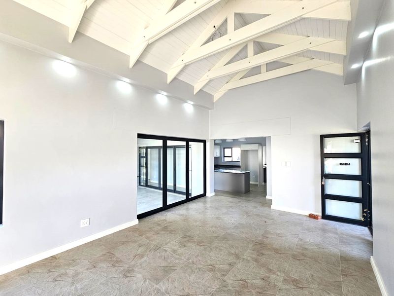 Last THREE properties at this price! - Photo 3