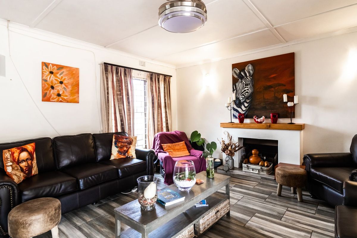 Charming 3-Bedroom Home with Fireplace, Braai Room & Business Potential in Vredenburg - Photo 4