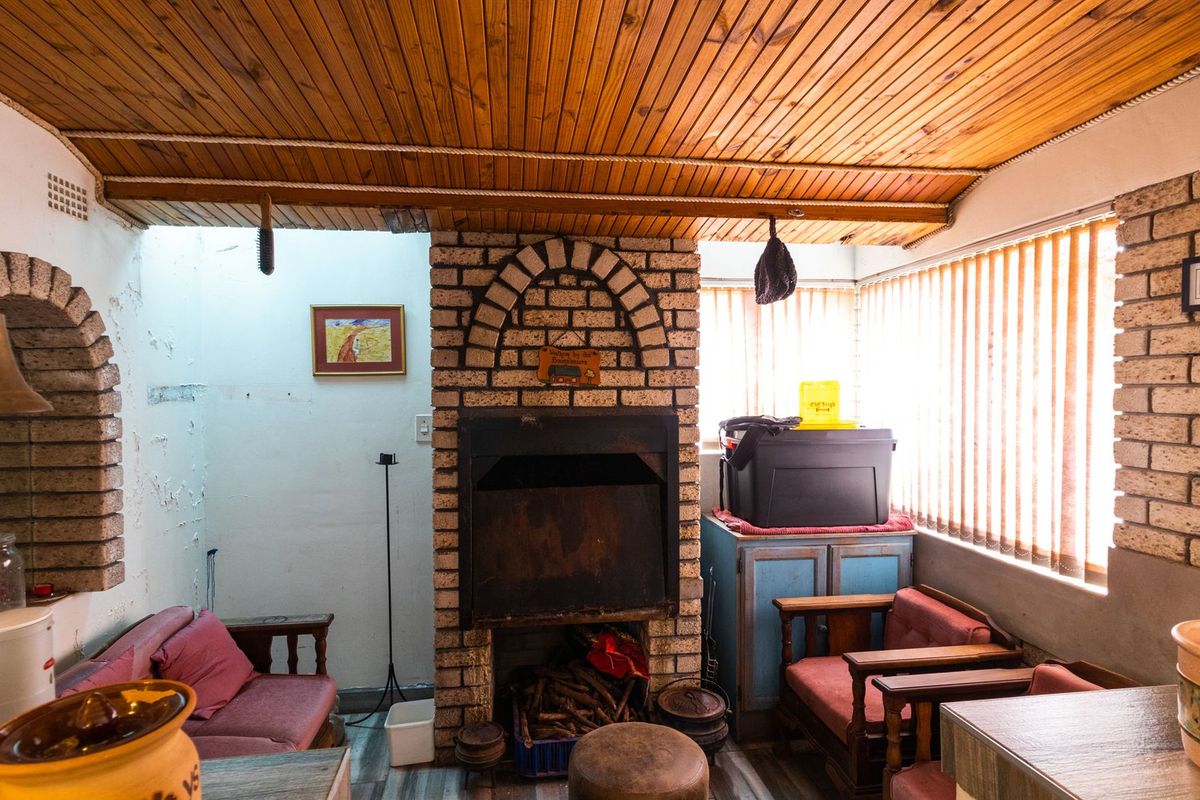 Charming 3-Bedroom Home with Fireplace, Braai Room & Business Potential in Vredenburg - Photo 5