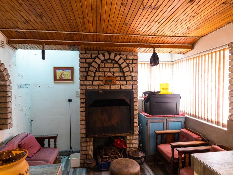 Charming 3-Bedroom Home with Fireplace, Braai Room & Business Potential in Vredenburg - Photo 5
