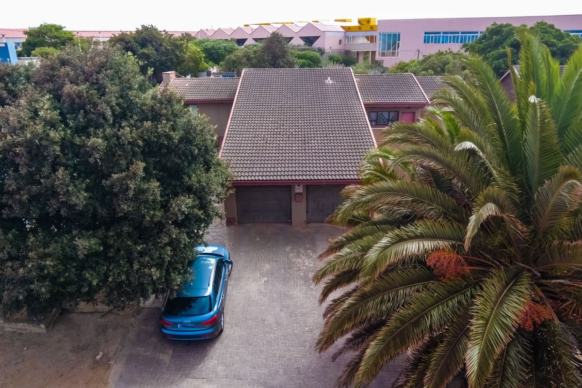 Charming 3-Bedroom Home with Fireplace, Braai Room & Business Potential in Vredenburg - Photo 2