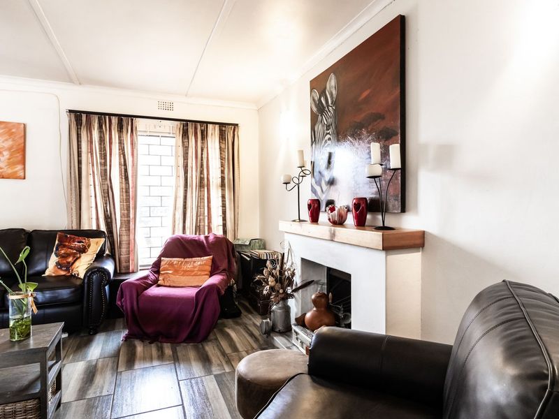 Charming 3-Bedroom Home with Fireplace, Braai Room & Business Potential in Vredenburg - Photo 7