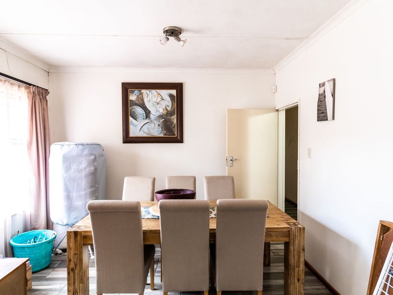 Charming 3-Bedroom Home with Fireplace, Braai Room & Business Potential in Vredenburg - Photo 9