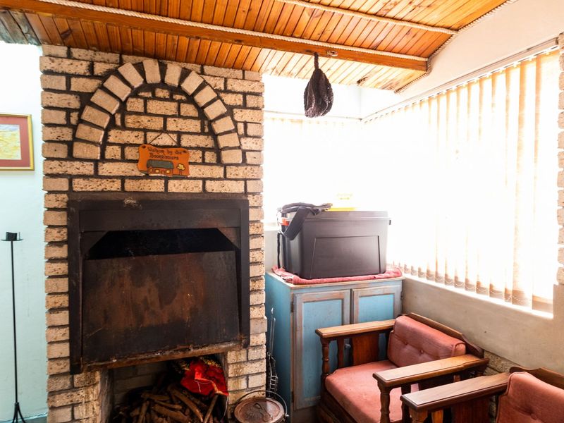 Charming 3-Bedroom Home with Fireplace, Braai Room & Business Potential in Vredenburg - Photo 6