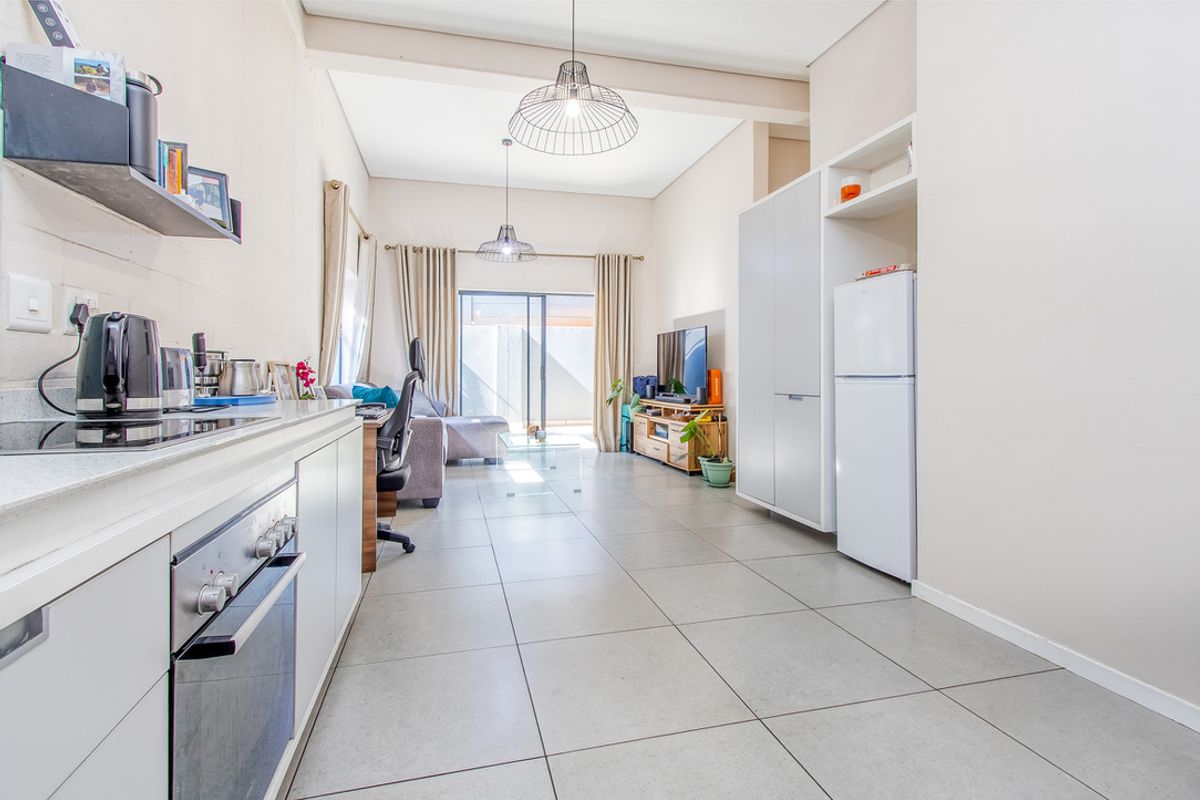 Modern Ground Floor Apartment with Private Patio, Storage & 24hr Security - Photo 5