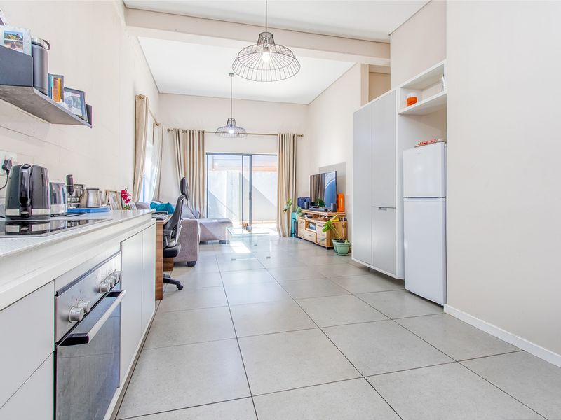 Modern Ground Floor Apartment with Private Patio, Storage & 24hr Security - Photo 5