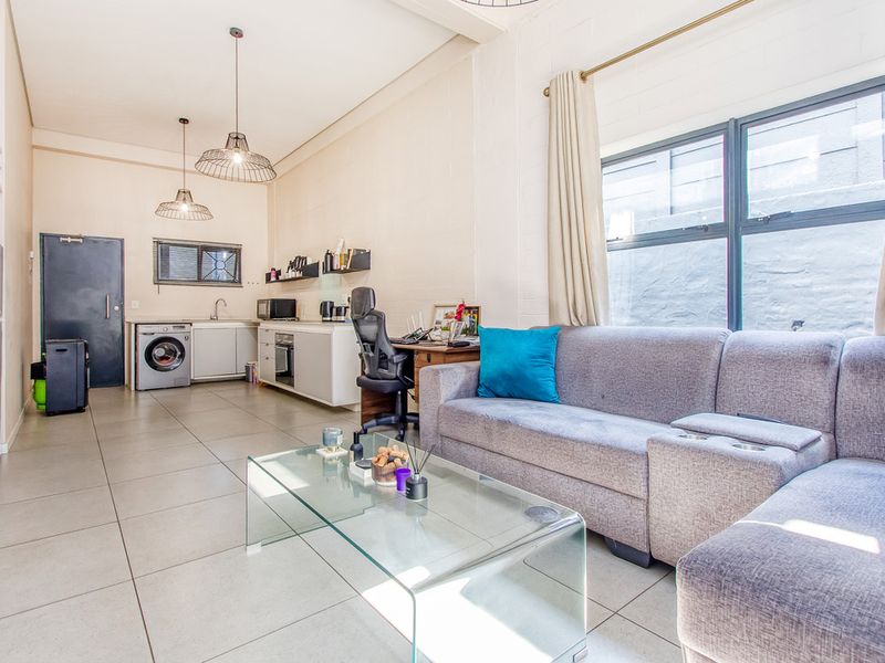 Modern Ground Floor Apartment with Private Patio, Storage & 24hr Security - Photo 10