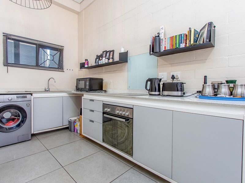 Modern Ground Floor Apartment with Private Patio, Storage & 24hr Security - Photo 7