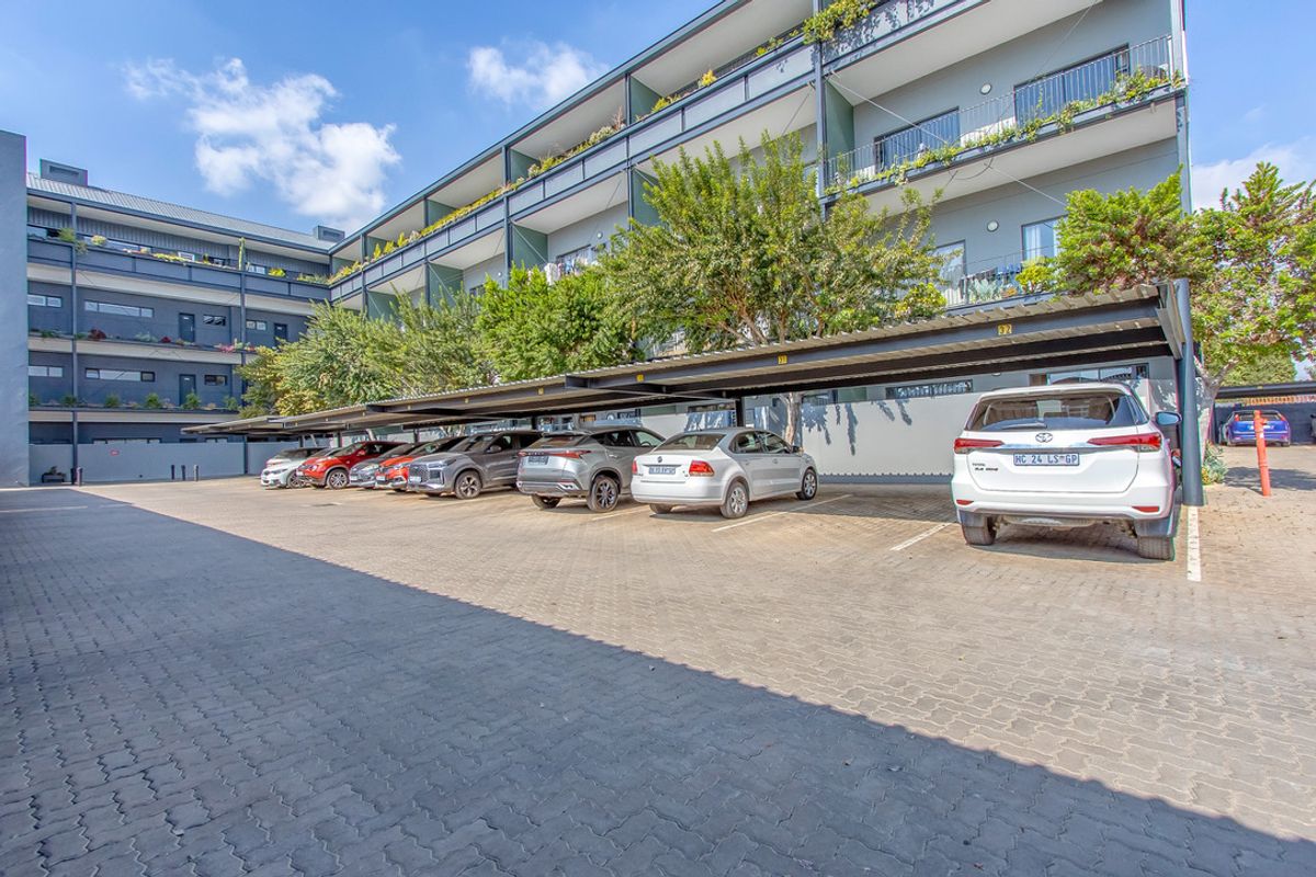 Modern Ground Floor Apartment with Private Patio, Storage & 24hr Security - Photo 2