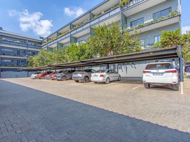 Modern Ground Floor Apartment with Private Patio, Storage & 24hr Security - Photo 2