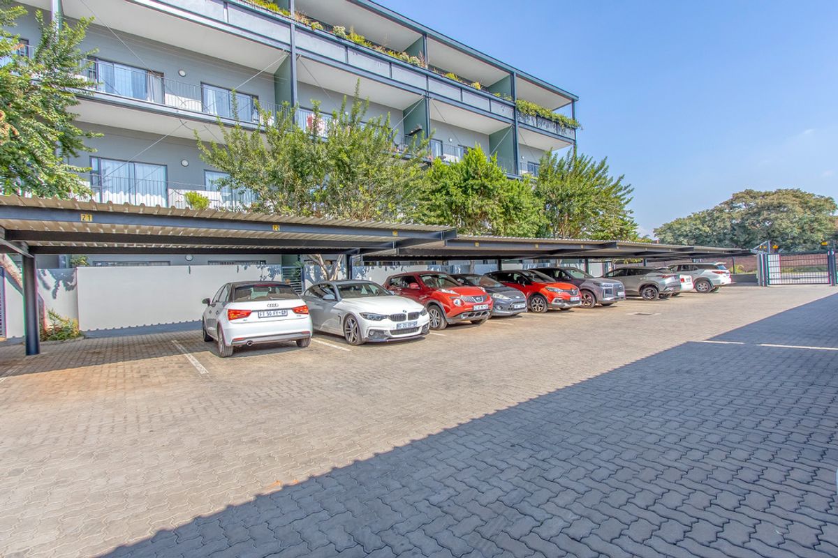 Modern Ground Floor Apartment with Private Patio, Storage & 24hr Security - Photo 3