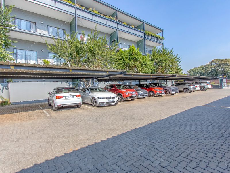 Modern Ground Floor Apartment with Private Patio, Storage & 24hr Security - Photo 3