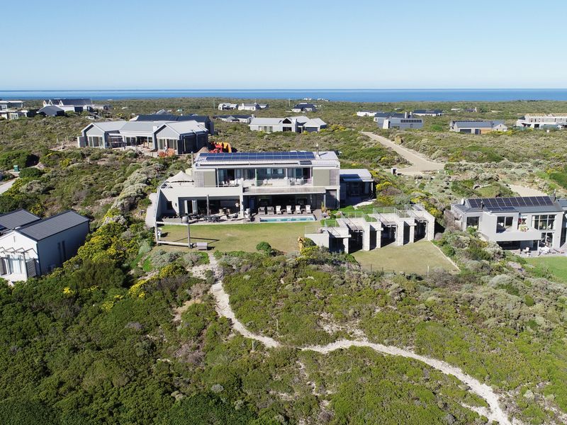 Unparalleled Beachfront Villa Luxury in Gansbaai: Romansbaai Beach & Fynbos Estate - Photo 2