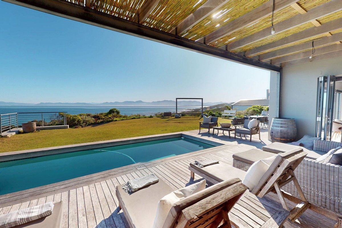 Unparalleled Beachfront Villa Luxury in Gansbaai: Romansbaai Beach & Fynbos Estate - Photo 5
