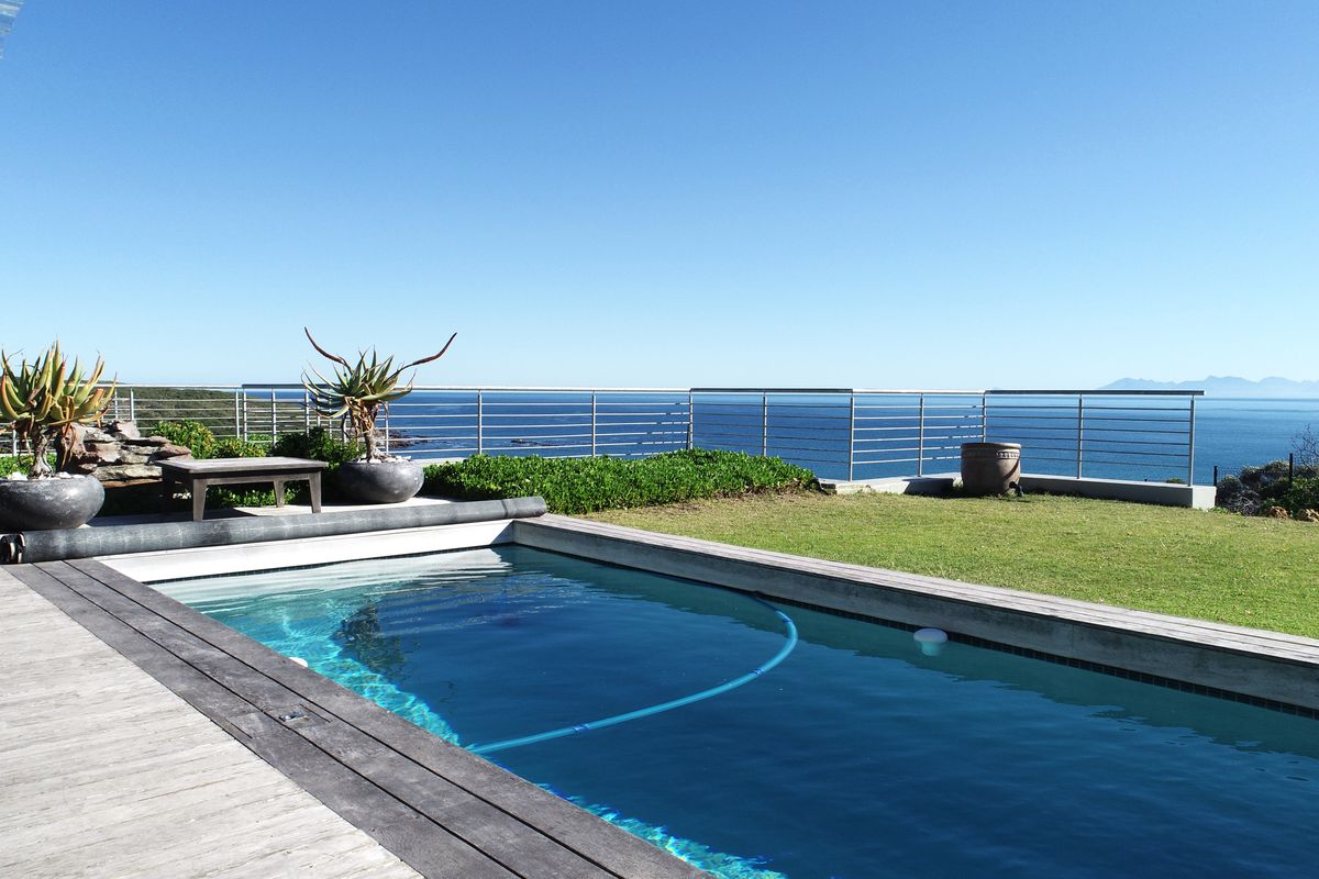 Unparalleled Beachfront Villa Luxury in Gansbaai: Romansbaai Beach & Fynbos Estate - Photo 4