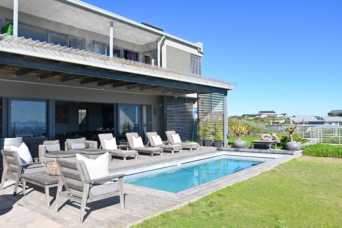 Unparalleled Beachfront Villa Luxury in Gansbaai: Romansbaai Beach & Fynbos Estate - Photo 3